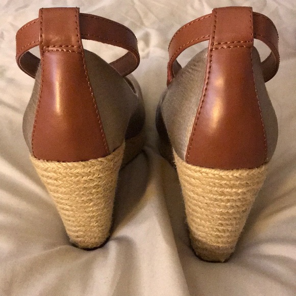BCBGeneration Tan/Creme/Brown Woven Wedge w/Strap - Picture 3 of 4